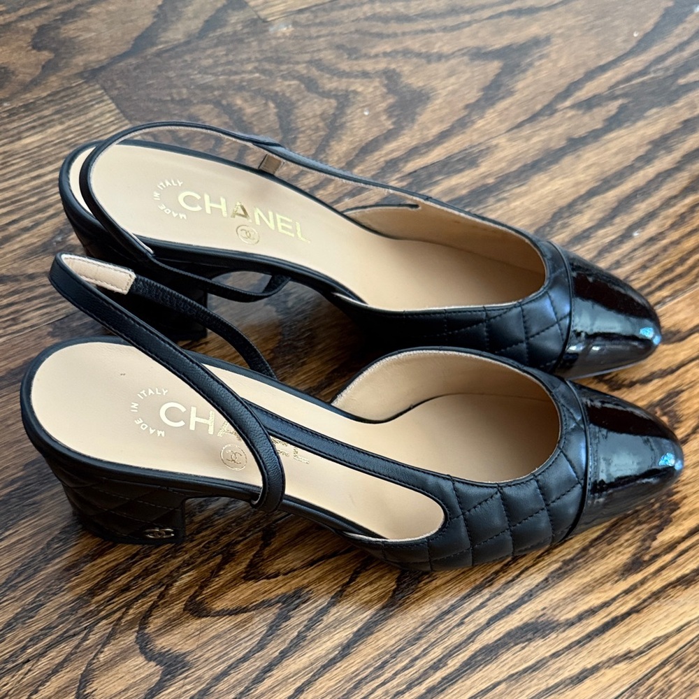 CHANEL Black Patent Quilted Slingback Heels size 39 1/2 New